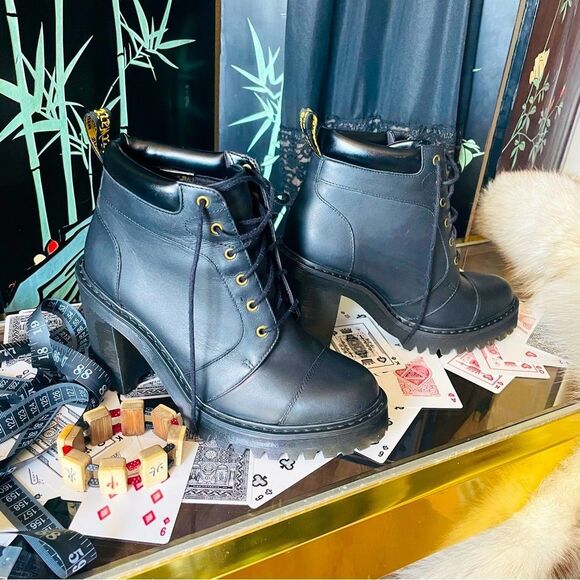 ♥️ Dr. Martens Averil Black Leather Heeled
Platform Boot Women Sz 8 Chunky - Picture 15 of 16